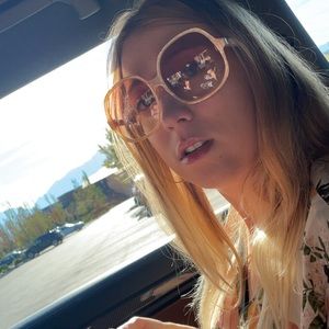 Meet your Posher, Nikki